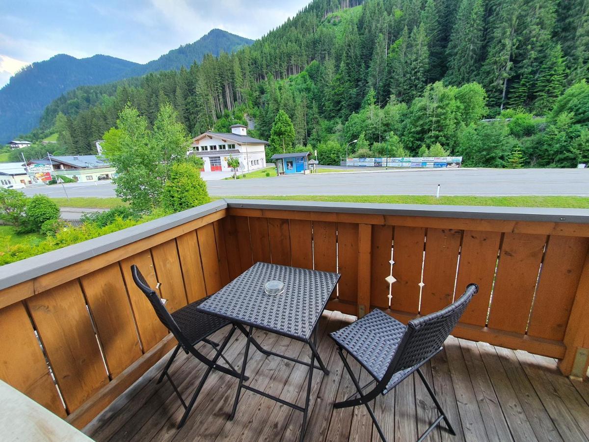Glemmy Appartements Inkl Sommercard Viehhofen Exteriör bild