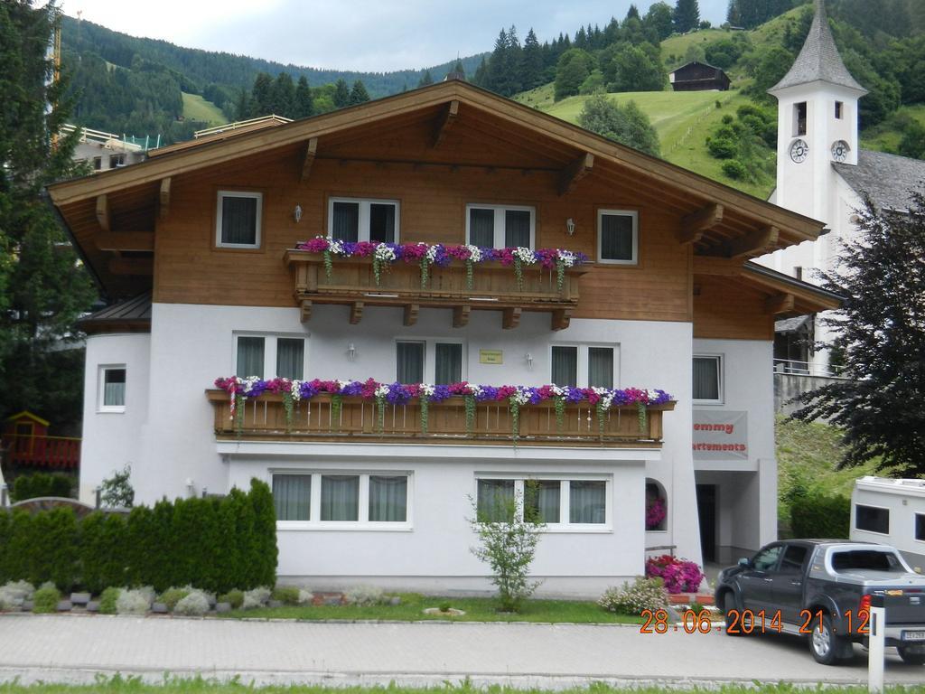 Glemmy Appartements Inkl Sommercard Viehhofen Exteriör bild